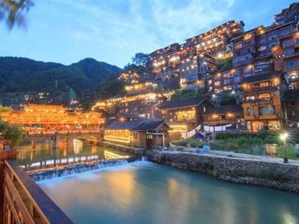 Tour Trung Quốc : NAM NINH - LỆ BA - HẠ TƯ CỔ TRẤN - TRẤN VIỄN CỔ THÀNH - THIÊN HỘ MIÊU TRẠI