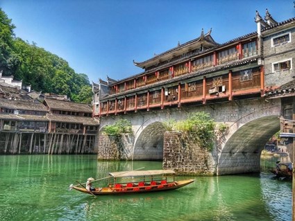 TRƯƠNG GIA GIỚI – PHÙ DUNG TRẤN – PHƯỢNG HOÀNG CỔ TRẤN